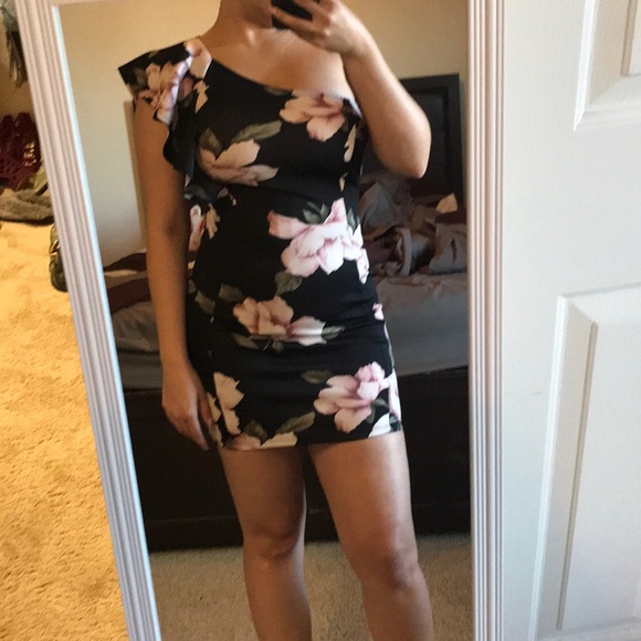 Dress - Picture 4 of 8